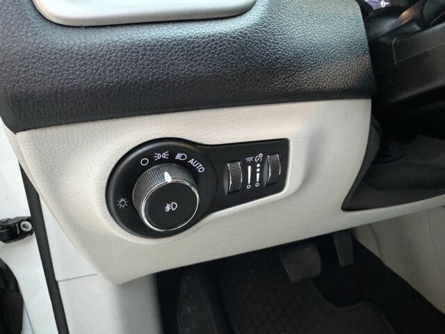 Белый Джип Компас, объемом двигателя 0 л и пробегом 120 тыс. км за 15900 $, фото 20 на Automoto.ua