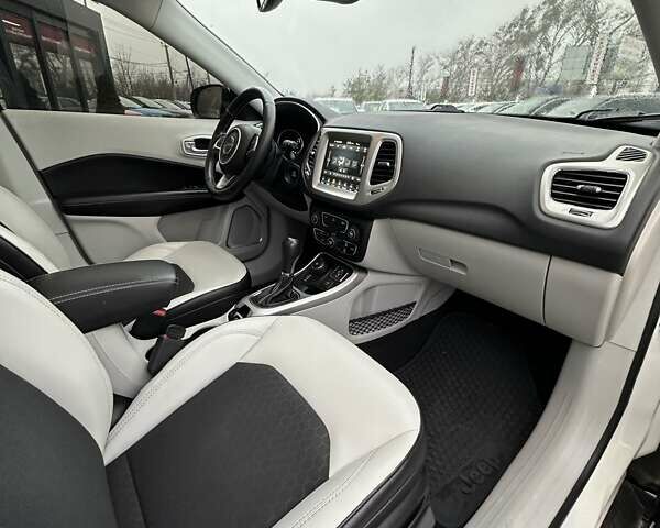 Белый Джип Компас, объемом двигателя 2.4 л и пробегом 120 тыс. км за 15800 $, фото 23 на Automoto.ua