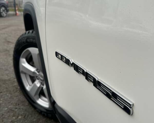 Белый Джип Компас, объемом двигателя 2.4 л и пробегом 120 тыс. км за 15800 $, фото 6 на Automoto.ua