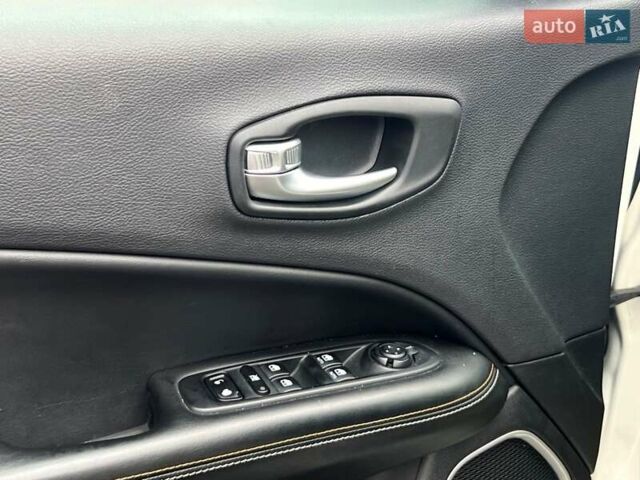 Белый Джип Компас, объемом двигателя 2.36 л и пробегом 199 тыс. км за 13999 $, фото 33 на Automoto.ua