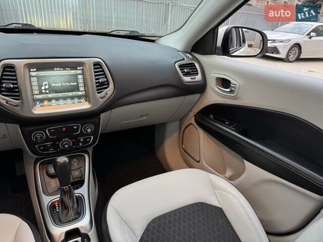 Белый Джип Компас, объемом двигателя 2.4 л и пробегом 120 тыс. км за 15900 $, фото 25 на Automoto.ua