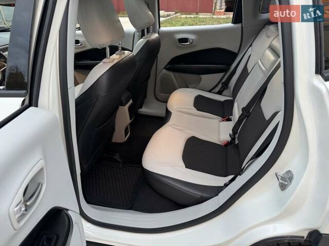 Белый Джип Компас, объемом двигателя 2.4 л и пробегом 120 тыс. км за 15900 $, фото 28 на Automoto.ua