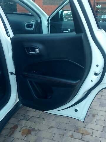 Білий Джип Compass, об'ємом двигуна 2.4 л та пробігом 204 тис. км за 11500 $, фото 13 на Automoto.ua