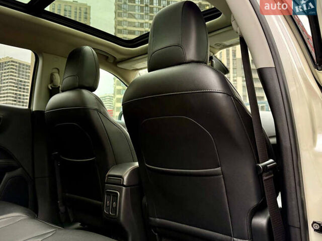 Белый Джип Компас, объемом двигателя 2.4 л и пробегом 71 тыс. км за 16900 $, фото 37 на Automoto.ua