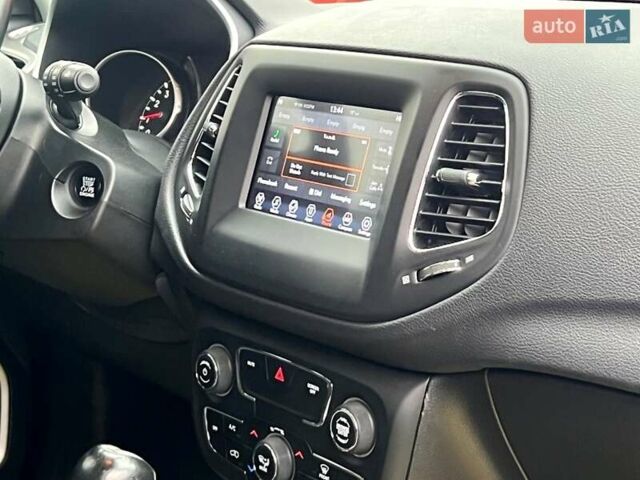 Белый Джип Компас, объемом двигателя 2.36 л и пробегом 199 тыс. км за 13999 $, фото 70 на Automoto.ua