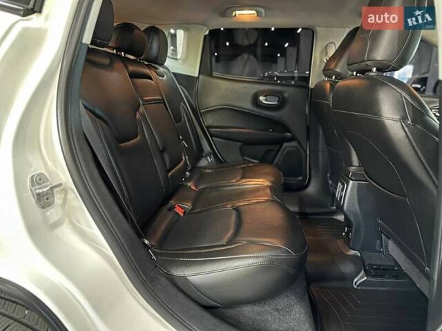 Джип Компас 2017 в Каменское - Днепродзержинск на Automoto.ua Белый Джип Компас, объемом двигателя 2.36 л и пробегом 102 тыс. км за 14799 $, фото 15 на Automoto.ua