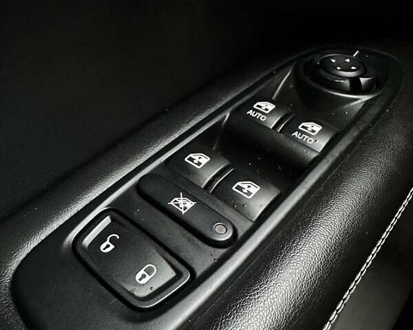 Белый Джип Компас, объемом двигателя 2.4 л и пробегом 120 тыс. км за 15800 $, фото 31 на Automoto.ua