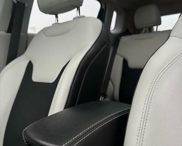 Белый Джип Компас, объемом двигателя 2.4 л и пробегом 120 тыс. км за 15800 $, фото 42 на Automoto.ua