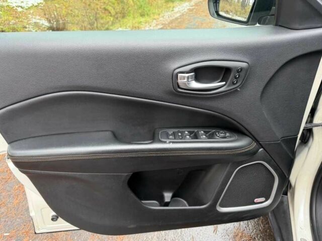 Білий Джип Compass, об'ємом двигуна 2 л та пробігом 95 тис. км за 10200 $, фото 12 на Automoto.ua