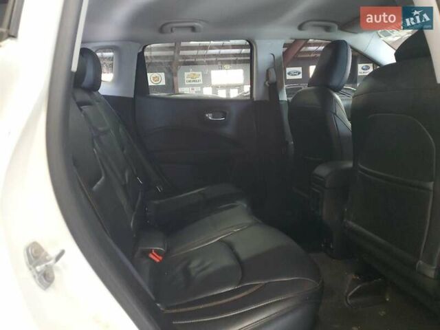 Джип Compass 2017 у Вінниці на Automoto.ua Білий Джип Compass, об'ємом двигуна 2.4 л та пробігом 168 тис. км за 2200 $, фото 10 на Automoto.ua