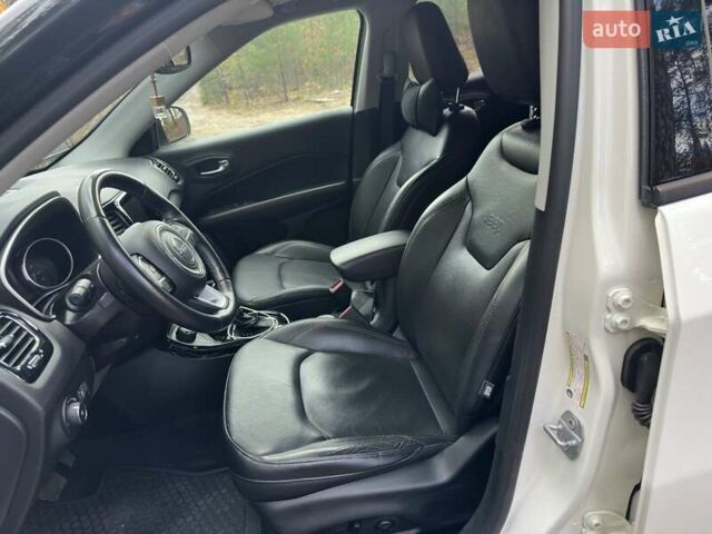 Джип Compass 2017 у Здолбунове на Automoto.ua Білий Джип Compass, об'ємом двигуна 2.36 л та пробігом 140 тис. км за 16200 $, фото 6 на Automoto.ua