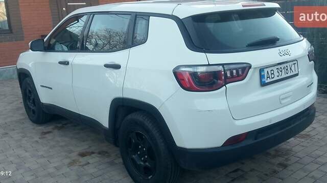 Білий Джип Compass, об'ємом двигуна 2.4 л та пробігом 204 тис. км за 11500 $, фото 5 на Automoto.ua