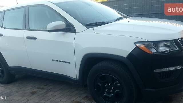 Білий Джип Compass, об'ємом двигуна 2.4 л та пробігом 204 тис. км за 11500 $, фото 2 на Automoto.ua