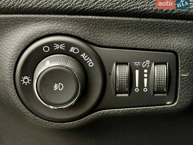 Белый Джип Компас, объемом двигателя 2.4 л и пробегом 71 тыс. км за 16900 $, фото 25 на Automoto.ua