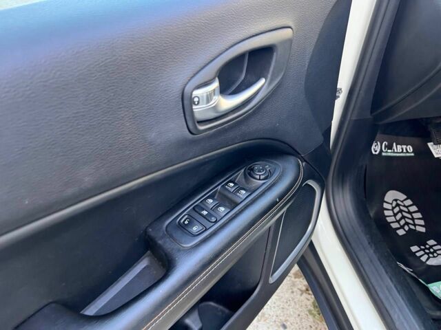 Джип Компас 2017 в Черновцах на Automoto.ua Белый Джип Компас, объемом двигателя 2.4 л и пробегом 221 тыс. км за 15300 $, фото 14 на Automoto.ua