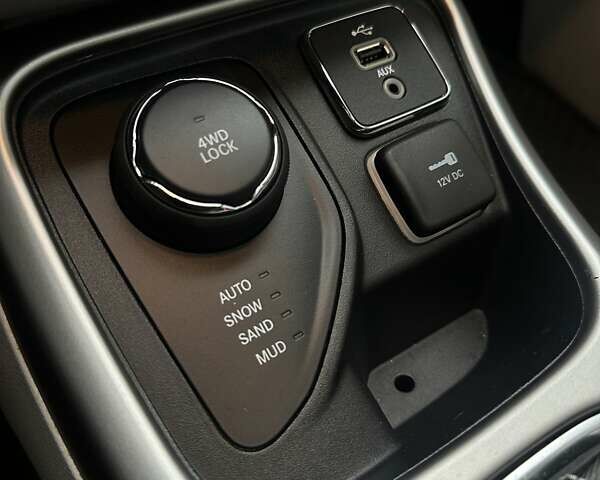 Белый Джип Компас, объемом двигателя 2.4 л и пробегом 120 тыс. км за 15800 $, фото 38 на Automoto.ua