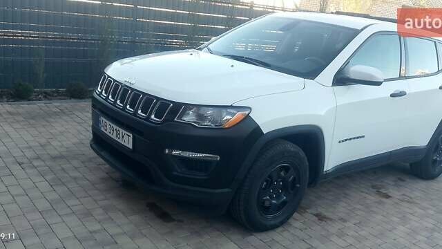 Білий Джип Compass, об'ємом двигуна 2.4 л та пробігом 204 тис. км за 11500 $, фото 1 на Automoto.ua