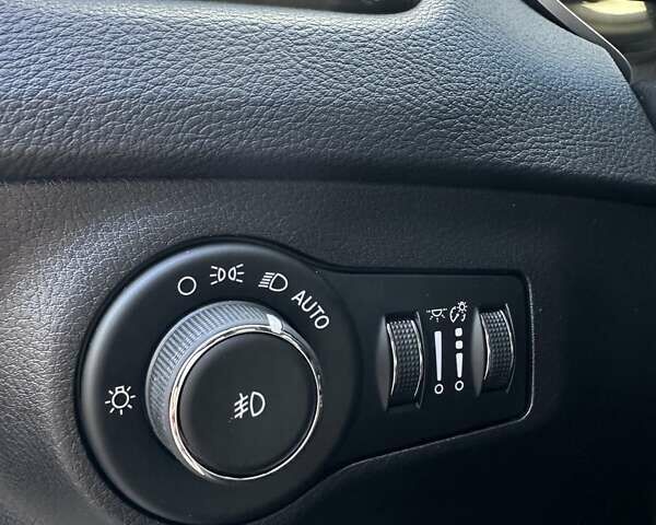 Білий Джип Compass, об'ємом двигуна 0 л та пробігом 194 тис. км за 14950 $, фото 29 на Automoto.ua