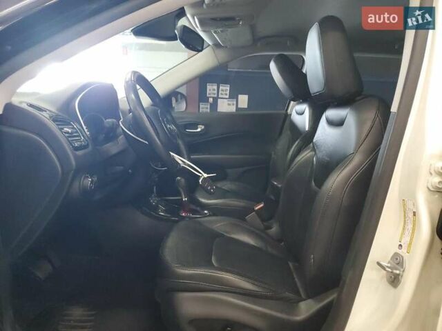 Джип Compass 2017 у Вінниці на Automoto.ua Білий Джип Compass, об'ємом двигуна 2.4 л та пробігом 168 тис. км за 2200 $, фото 6 на Automoto.ua