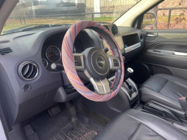 Білий Джип Compass, об'ємом двигуна 2.4 л та пробігом 62 тис. км за 5500 $, фото 6 на Automoto.ua