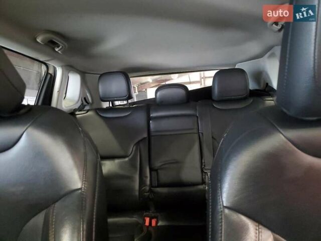 Джип Compass 2017 у Вінниці на Automoto.ua Білий Джип Compass, об'ємом двигуна 2.4 л та пробігом 168 тис. км за 2200 $, фото 9 на Automoto.ua