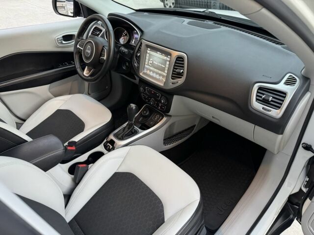 Белый Джип Компас, объемом двигателя 0 л и пробегом 120 тыс. км за 15900 $, фото 12 на Automoto.ua