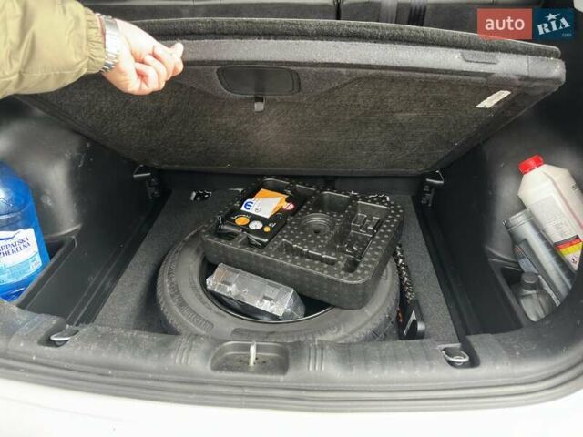 Джип Compass 2017 у Здолбунове на Automoto.ua Білий Джип Compass, об'ємом двигуна 2.36 л та пробігом 140 тис. км за 16200 $, фото 9 на Automoto.ua