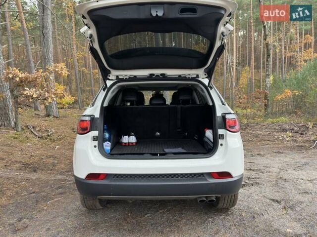 Джип Compass 2017 у Здолбунове на Automoto.ua Білий Джип Compass, об'ємом двигуна 2.36 л та пробігом 140 тис. км за 16200 $, фото 11 на Automoto.ua