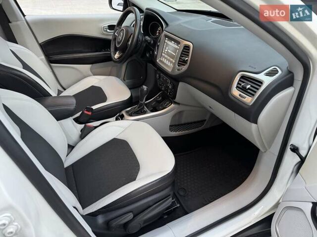 Белый Джип Компас, объемом двигателя 2.4 л и пробегом 120 тыс. км за 15900 $, фото 36 на Automoto.ua