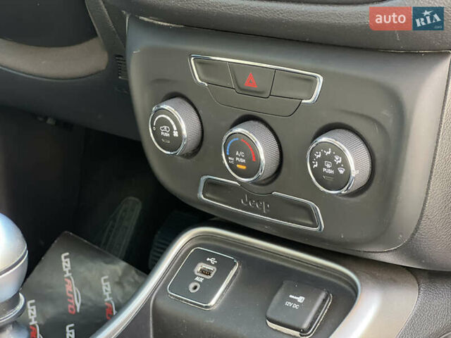 Білий Джип Compass, об'ємом двигуна 2.4 л та пробігом 72 тис. км за 11800 $, фото 45 на Automoto.ua