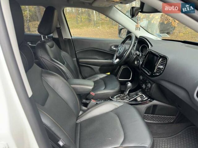 Джип Compass 2017 у Здолбунове на Automoto.ua Білий Джип Compass, об'ємом двигуна 2.36 л та пробігом 140 тис. км за 16200 $, фото 3 на Automoto.ua