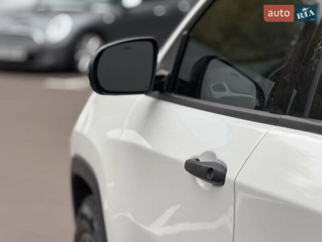 Белый Джип Компас, объемом двигателя 2.36 л и пробегом 203 тыс. км за 13999 $, фото 7 на Automoto.ua