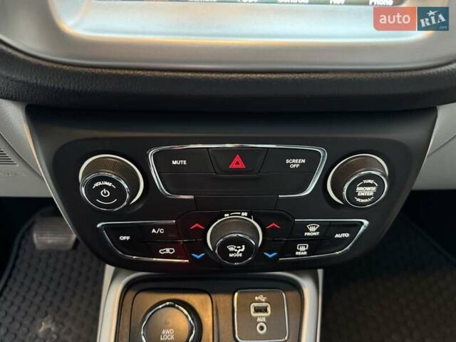 Белый Джип Компас, объемом двигателя 2.4 л и пробегом 120 тыс. км за 15900 $, фото 44 на Automoto.ua