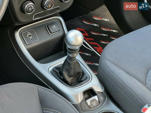 Білий Джип Compass, об'ємом двигуна 2.4 л та пробігом 72 тис. км за 11800 $, фото 36 на Automoto.ua
