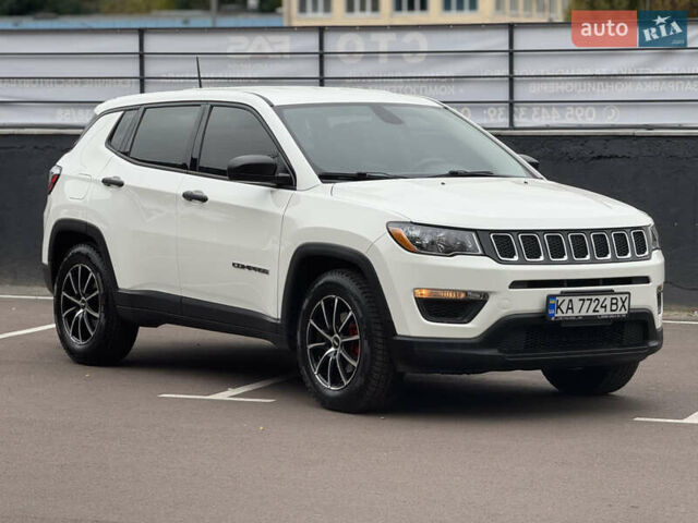 Белый Джип Компас, объемом двигателя 2.36 л и пробегом 203 тыс. км за 13999 $, фото 1 на Automoto.ua