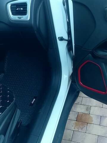 Білий Джип Compass, об'ємом двигуна 2.4 л та пробігом 204 тис. км за 11500 $, фото 11 на Automoto.ua