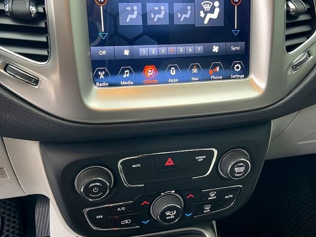Білий Джип Compass, об'ємом двигуна 2.4 л та пробігом 131 тис. км за 16999 $, фото 8 на Automoto.ua