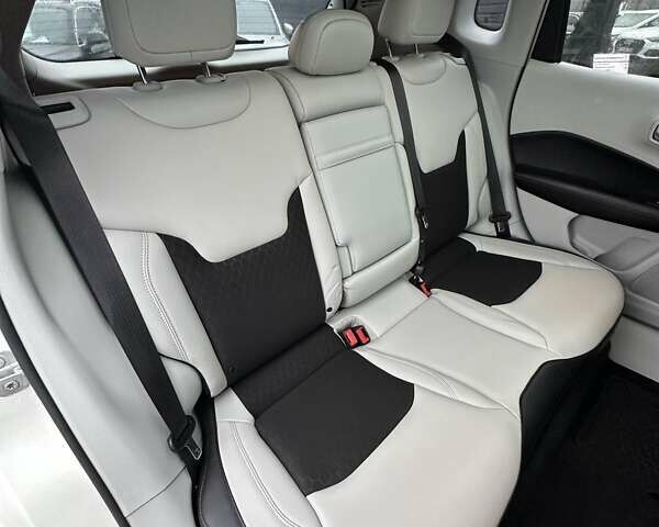 Белый Джип Компас, объемом двигателя 2.4 л и пробегом 120 тыс. км за 15800 $, фото 21 на Automoto.ua