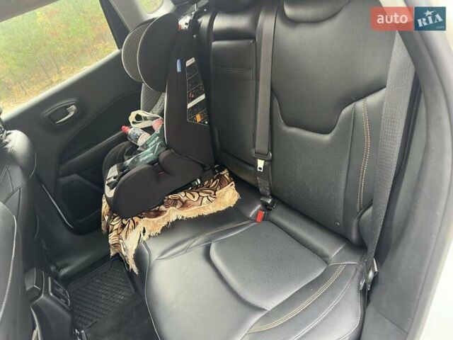 Джип Compass 2017 у Здолбунове на Automoto.ua Білий Джип Compass, об'ємом двигуна 2.36 л та пробігом 140 тис. км за 16200 $, фото 7 на Automoto.ua