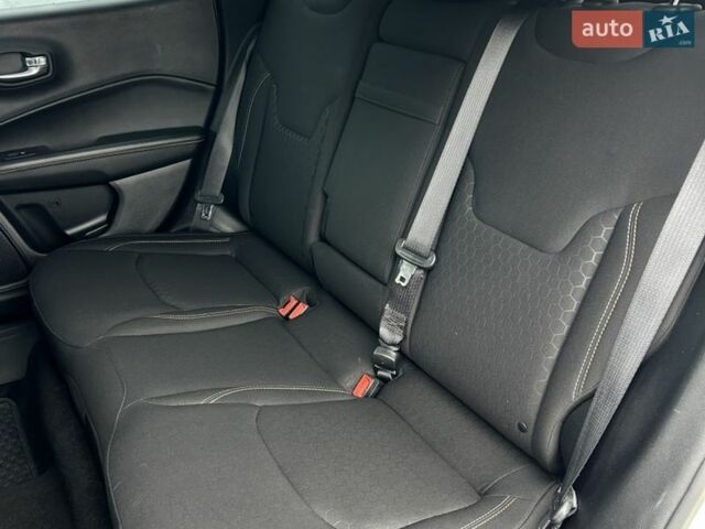 Білий Джип Compass, об'ємом двигуна 2.4 л та пробігом 96 тис. км за 15800 $, фото 13 на Automoto.ua