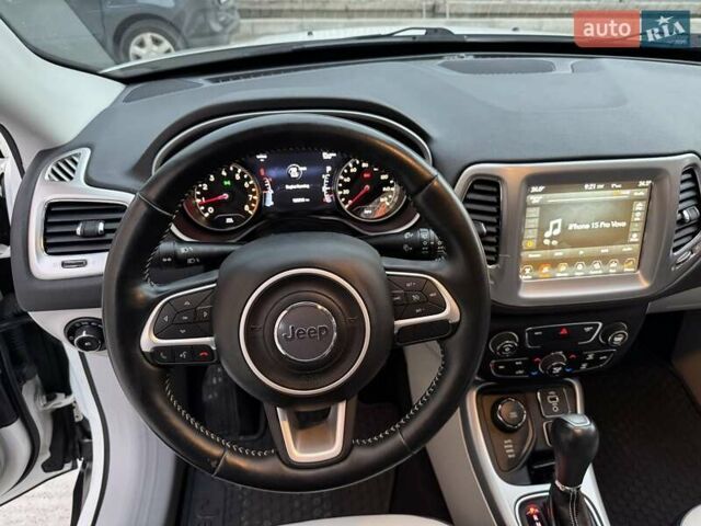 Белый Джип Компас, объемом двигателя 2.4 л и пробегом 120 тыс. км за 15900 $, фото 41 на Automoto.ua