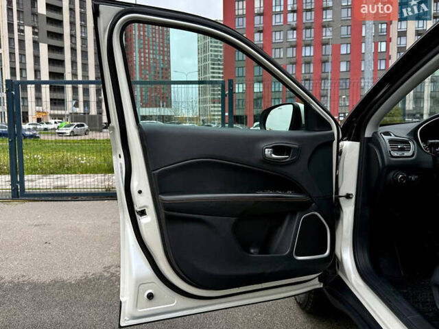 Белый Джип Компас, объемом двигателя 2.4 л и пробегом 71 тыс. км за 16900 $, фото 21 на Automoto.ua