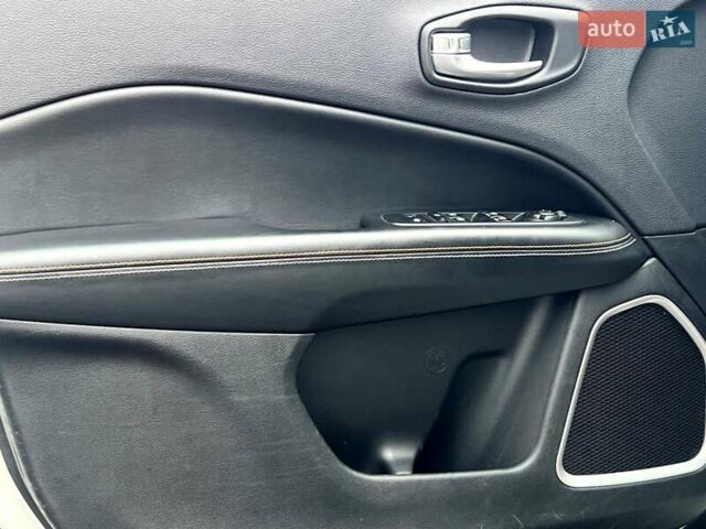 Белый Джип Компас, объемом двигателя 2.36 л и пробегом 199 тыс. км за 13999 $, фото 34 на Automoto.ua