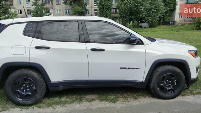 Белый Джип Компас, объемом двигателя 2.36 л и пробегом 160 тыс. км за 12300 $, фото 1 на Automoto.ua