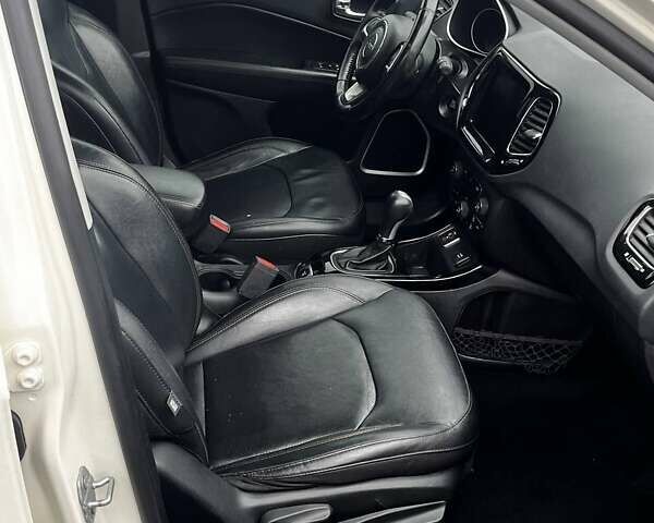 Белый Джип Компас, объемом двигателя 2.4 л и пробегом 225 тыс. км за 10700 $, фото 28 на Automoto.ua