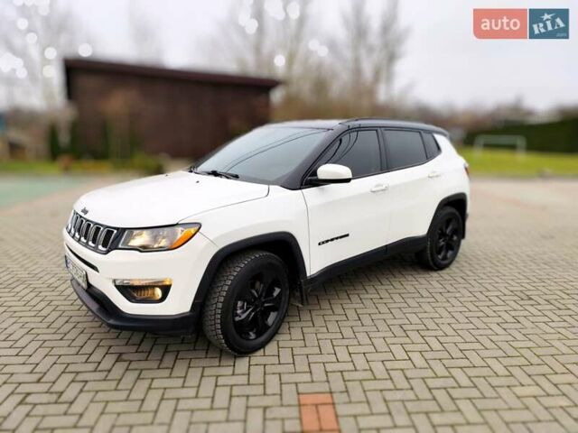 Белый Джип Компас, объемом двигателя 2.36 л и пробегом 74 тыс. км за 16250 $, фото 1 на Automoto.ua