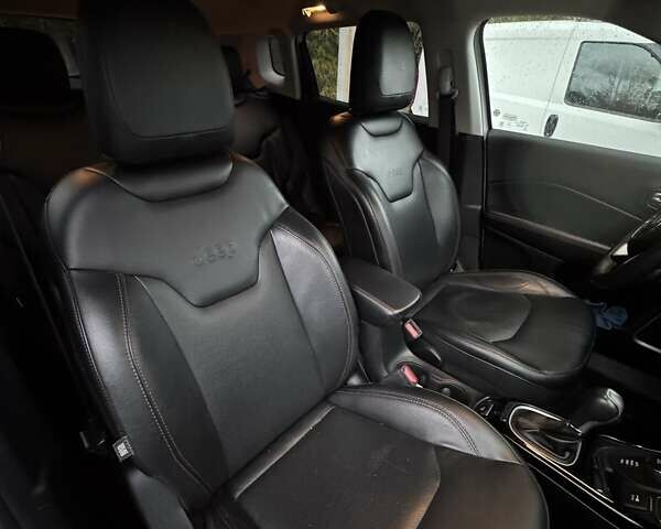 Джип Компас 2018 в Днепре (Днепропетровске) на Automoto.ua Белый Джип Компас, объемом двигателя 2.36 л и пробегом 112 тыс. км за 16300 $, фото 13 на Automoto.ua