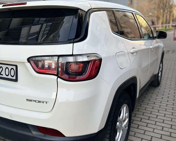 Білий Джип Compass, об'ємом двигуна 2.36 л та пробігом 86 тис. км за 13800 $, фото 2 на Automoto.ua