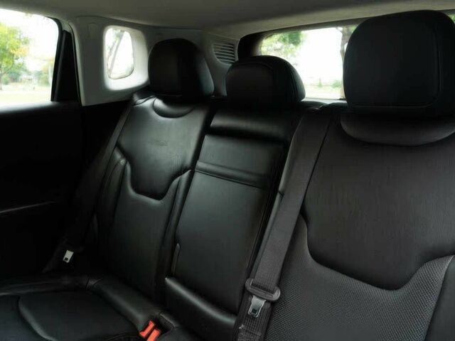 Білий Джип Compass, об'ємом двигуна 2.4 л та пробігом 36 тис. км за 13200 $, фото 11 на Automoto.ua