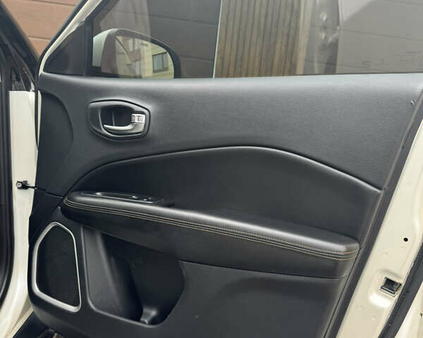 Белый Джип Компас, объемом двигателя 2.36 л и пробегом 84 тыс. км за 13200 $, фото 37 на Automoto.ua